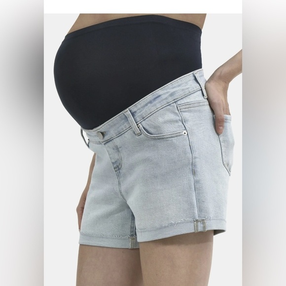Time and Tru Pants - Small(4-6) Time and Tru Light Blue Jean Maternity Shorts